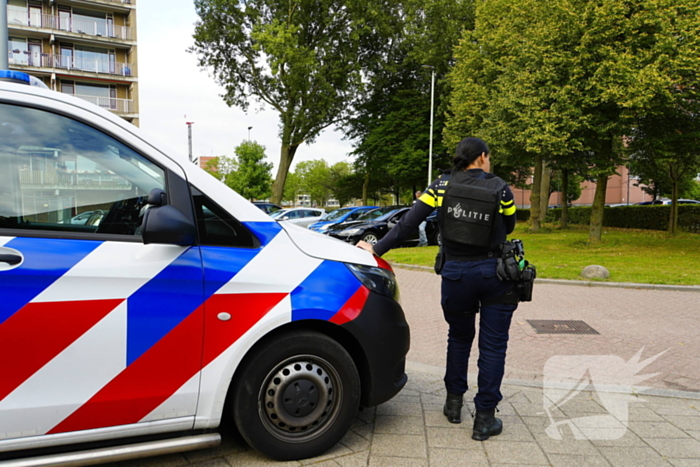 Politie onderzoekt vuurwapenmelding op School