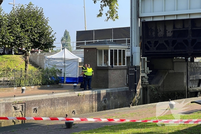 Politie doet onderzoek naar aantreffen overleden persoon