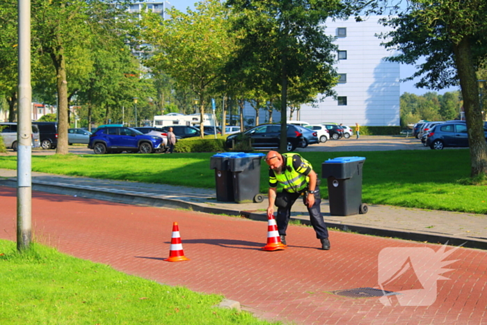 Fietser gaat hard onderuit