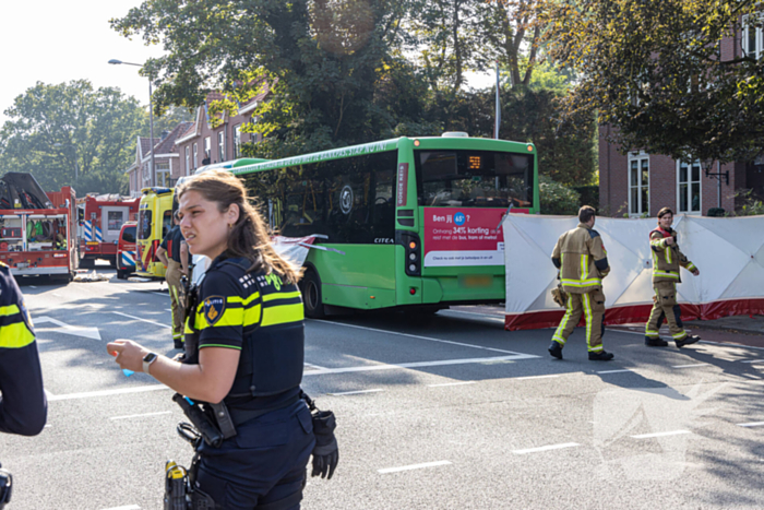 Fietser geschept door lijnbus