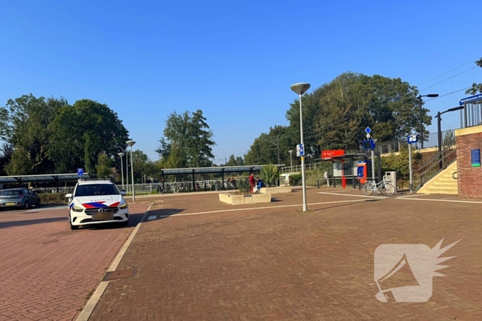 Politie haalt persoon van spoor