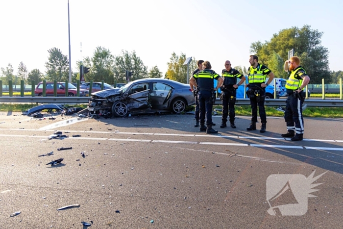 Drie zwaargewonden bij frontale botsing