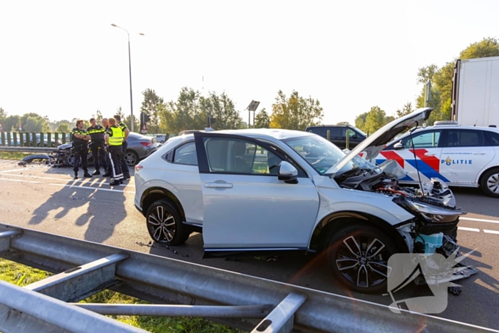 Drie zwaargewonden bij frontale botsing