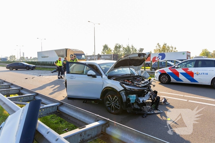 Drie zwaargewonden bij frontale botsing