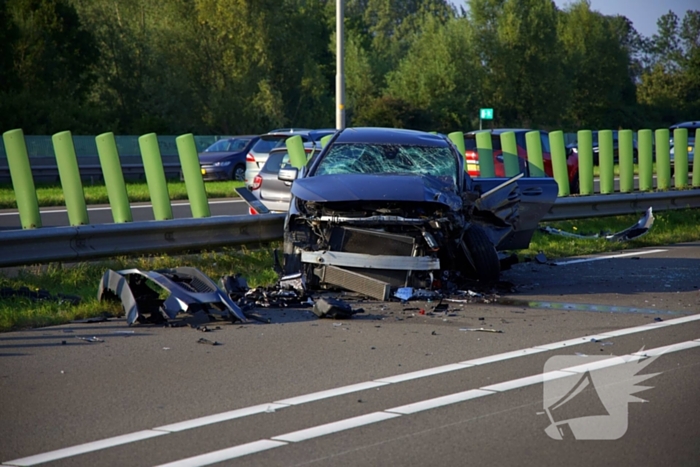 Drie zwaargewonden bij frontale botsing