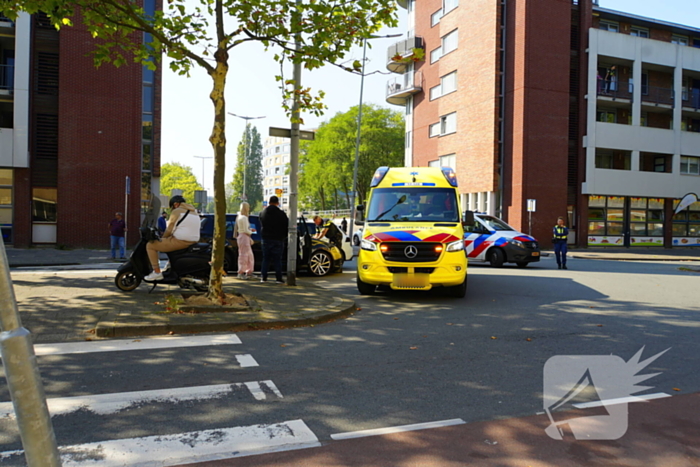 Wiel breekt af na ongeval tussen twee personenauto's