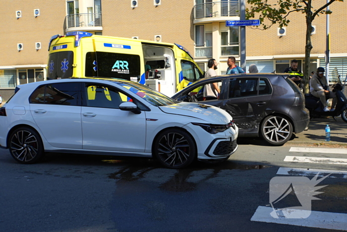 Wiel breekt af na ongeval tussen twee personenauto's