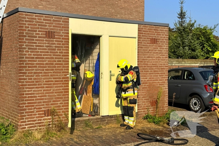 Brand in bijgebouw snel onder controle