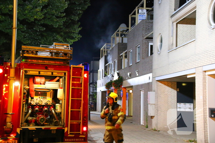 Meerdere personen nagekeken in ambulance na brand in appartement