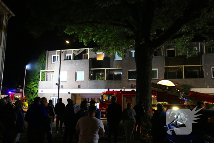 Meerdere personen nagekeken in ambulance na brand in appartement