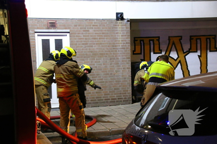 Meerdere personen nagekeken in ambulance na brand in appartement