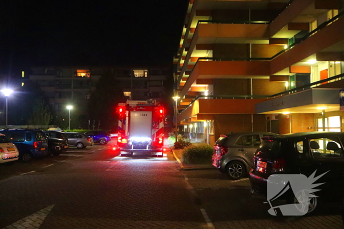 Brandweer verricht metingen in appartement