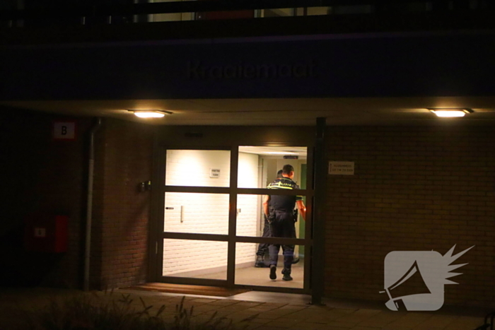 Brandweer verricht metingen in appartement