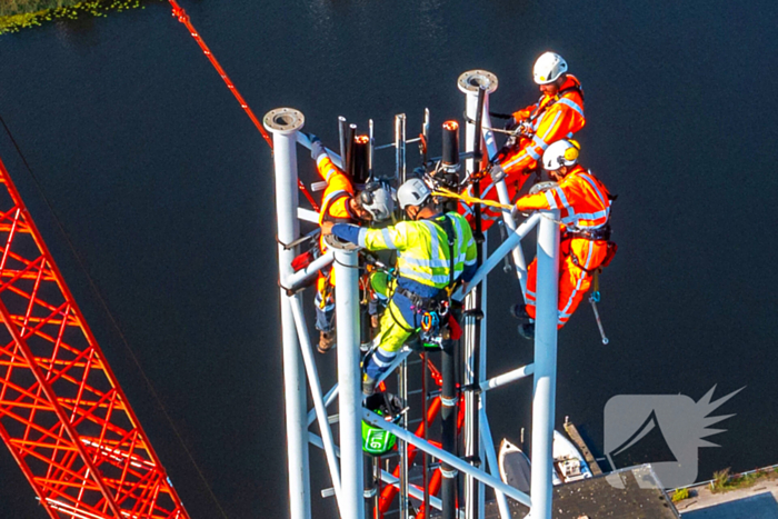 Zendmast verwijdert van Telecomtoren