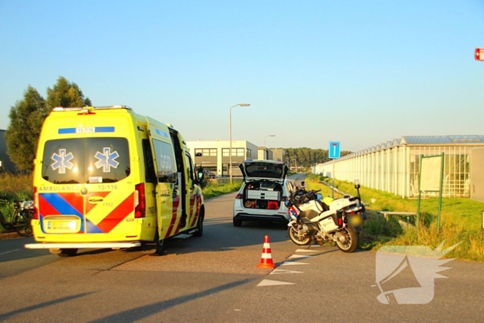 Fietster gewond bij botsing met auto, traumateam opgeroepen