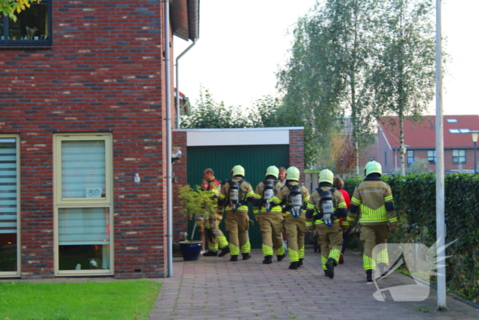 Brandweer ventileert woning na brand