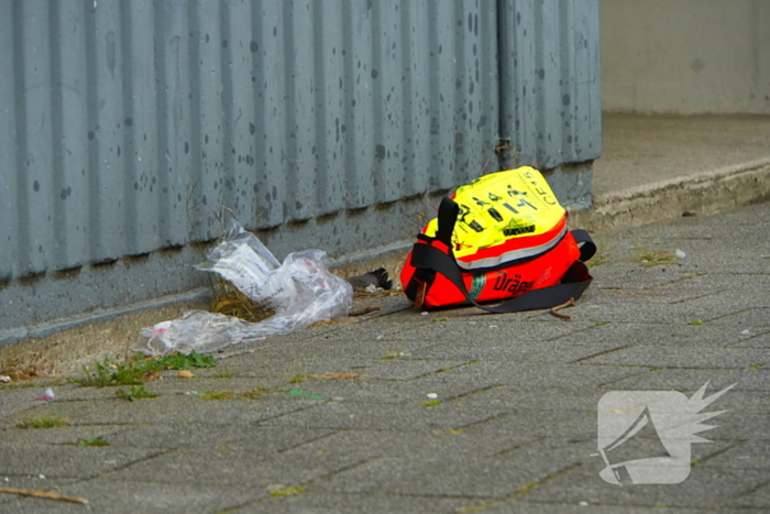 Twee personen gered van balkon bij brand in flatgebouw