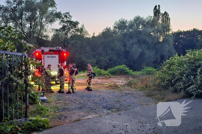 Parachutist belandt in boom, hoogte reddingsteam ingezet