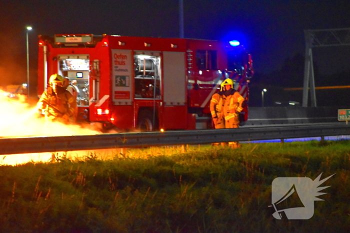 Auto uitgebrand op A12