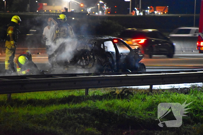 Auto uitgebrand op A12