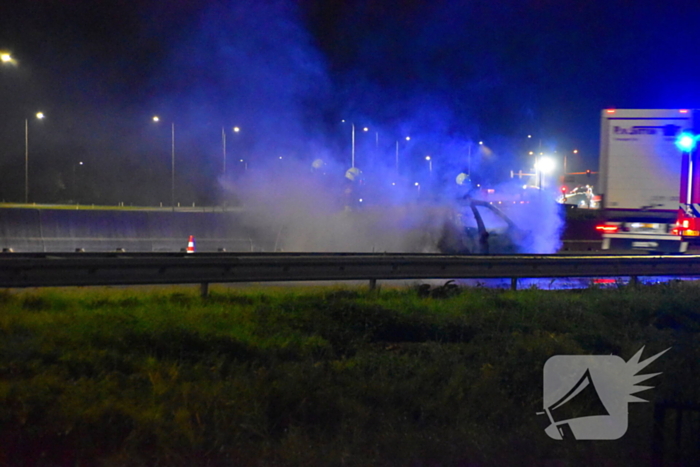 Auto uitgebrand op A12