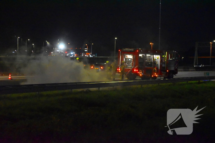 Auto uitgebrand op A12