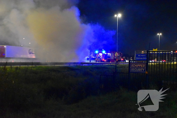 Auto uitgebrand op A12