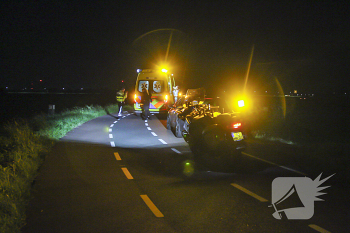 Motorrijder vliegt uit de bocht en raakt gewond