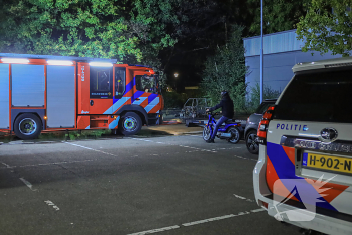 Canta brandt volledig uit op parkeerterrein