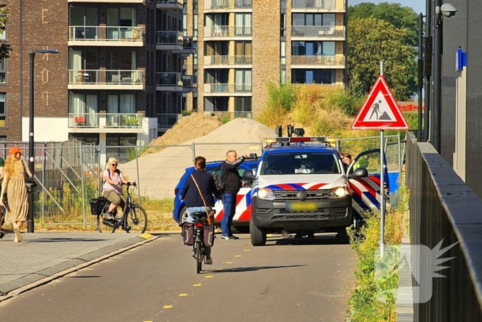 Drone team Koninklijke Marechaussee haalt drone uit de lucht bij station