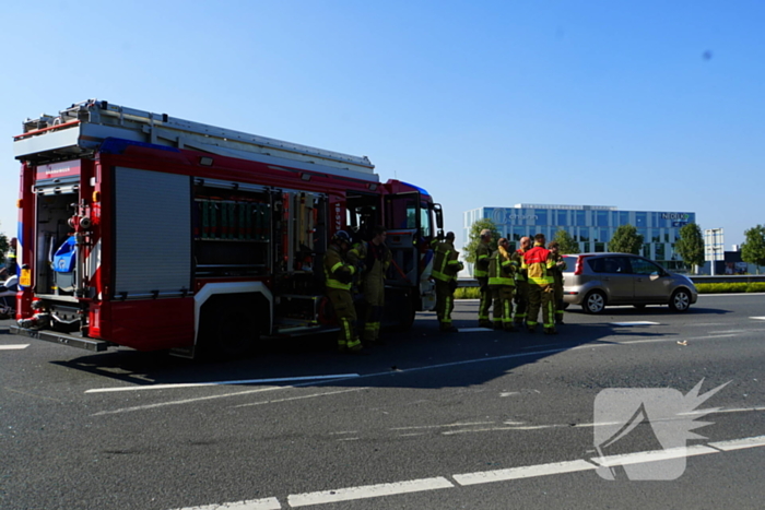 Auto op de kop bij kettingbotsing