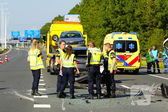 Auto op de kop bij kettingbotsing