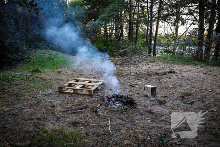 Brand gesticht in bos, brandweer doet er zand over