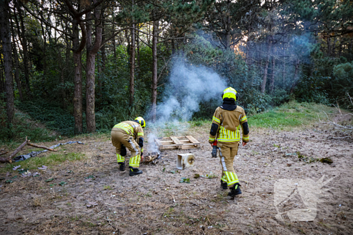 Brand gesticht in bos, brandweer doet er zand over