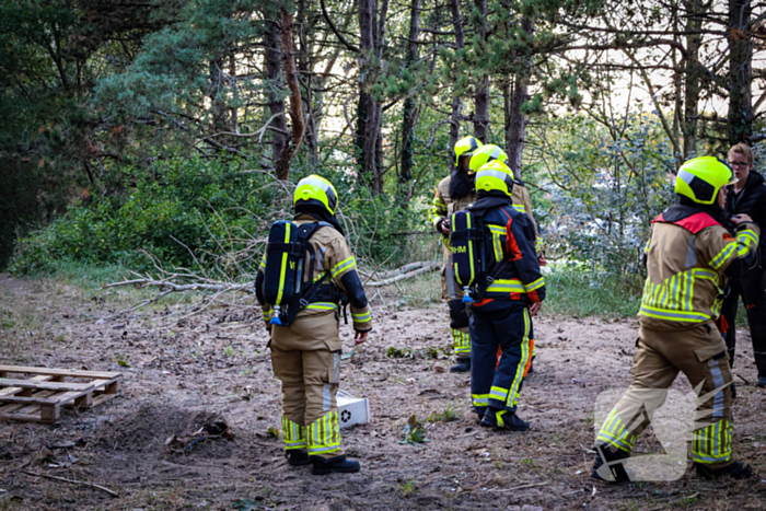 Brand gesticht in bos, brandweer doet er zand over