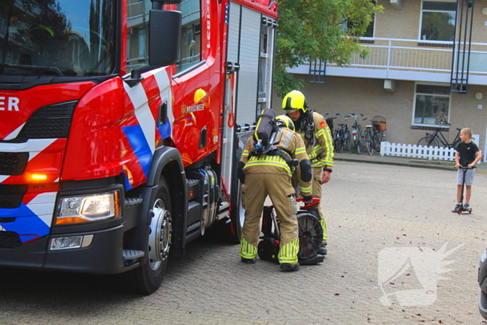 Raam ingeslagen voor pan op het vuur