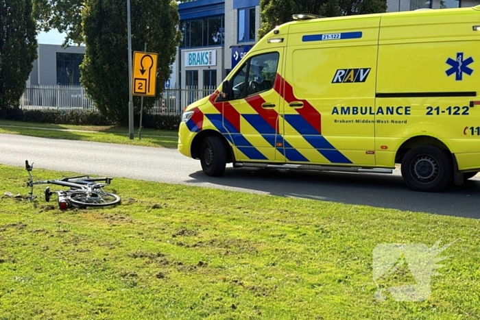 Fietser zwaargewond bij aanrijding met personenauto