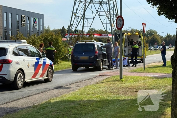 Fietser zwaargewond bij aanrijding met personenauto