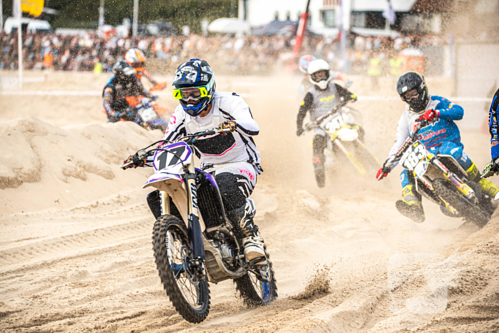 Duizenden toeschouwers bij 37e strandcross Vlissingen