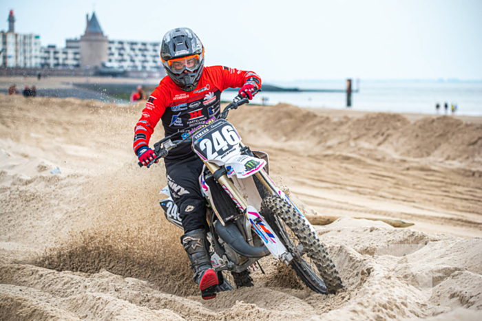 Duizenden toeschouwers bij 37e strandcross Vlissingen