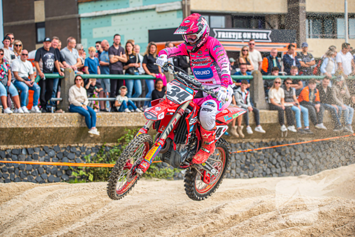 Duizenden toeschouwers bij 37e strandcross Vlissingen