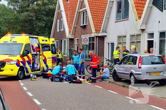 Fietser zwaargewond bij aanrijding met personenauto