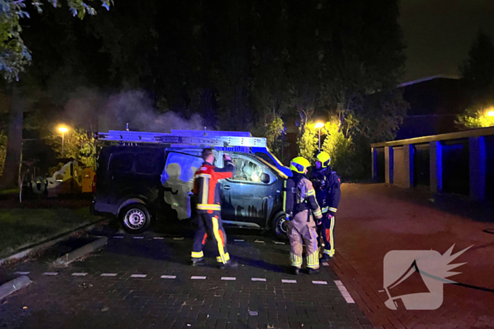 Hydraulisch gereedschap ingezet bij blussen voertuigbrand