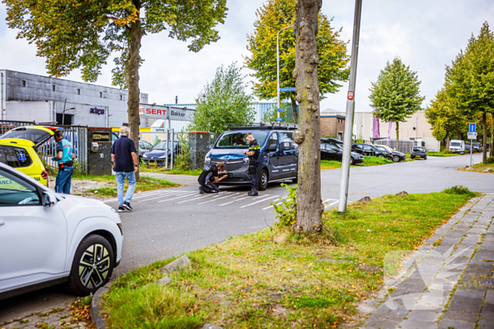 Ambulance vervoert gewonde na aanrijding