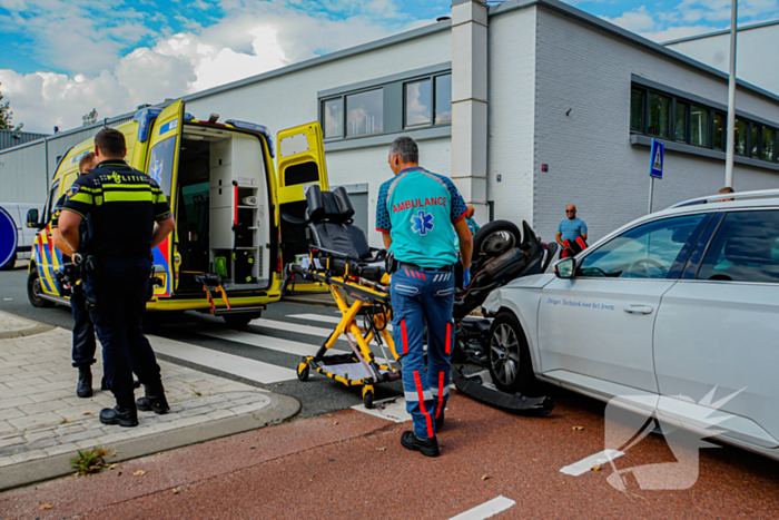 Scooterrijder naar ziekenhuis na botsing met auto