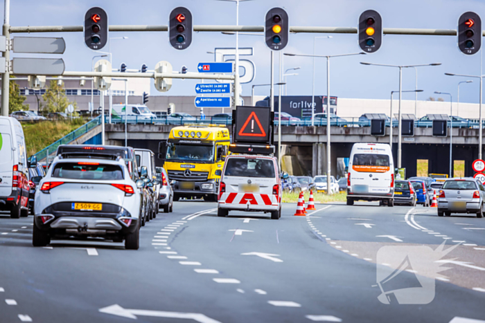 Verkeersdrukte na botsing op kruising