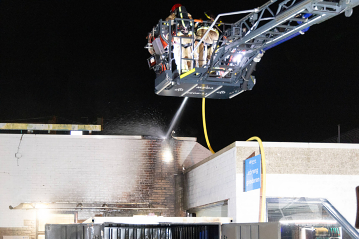 Brand in kledingcontainer veroorzaakt schade aan kringloopwinkel