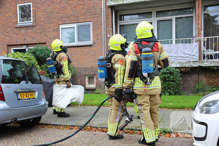 Rookontwikkeling in flat door brandende wc-rollen