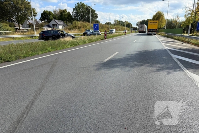 Aanrijding tussen vrachtwagen en auto veroorzaakt vertraging