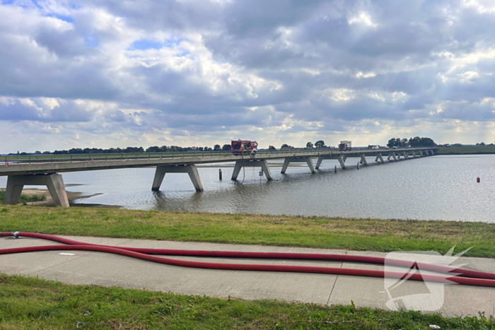 Brandweer zet blusvoertuigen in voor hooibrand